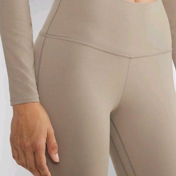 NWT Aritiza GOLDEN BUTTER Cheeky Hi-Rise Flare Legging Nomad Taupe 6 - Picture 6 of 9